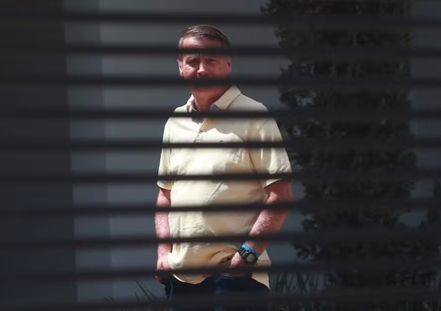 Ministro Alexandre de Moraes determina transferência do ex-presidente Bolsonaro para 'Papudinha'