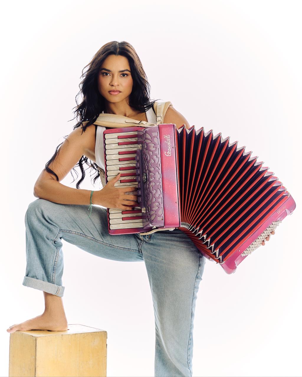 No Busto de Tamandaré: Lucy Alves grava DVD nesta quarta-feira no palco do Festival Forró Verão