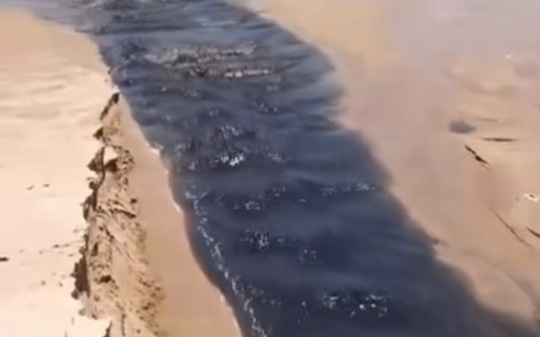 Semam de João Pessoa notifica Cagepa para corrigir extravasamento de esgoto na Praia de Manaíra