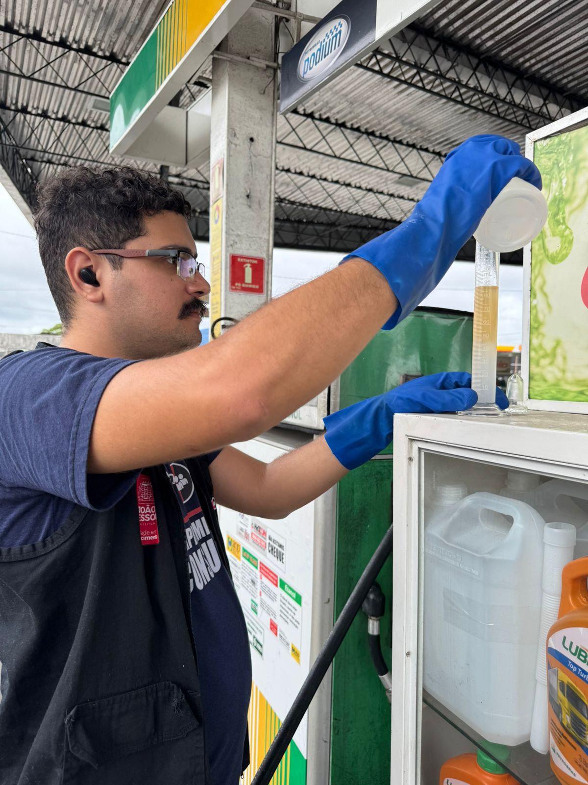 Procon-JP interdita bomba em posto de gasolina por possível irregularidade na vazão no bairro Ernani Sátiro em João Pessoa