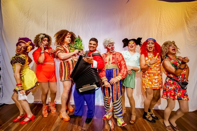 'Feirantes Profanas' estreia nesta quinta com humor afiado e nordestino no Teatro Paulo Pontes