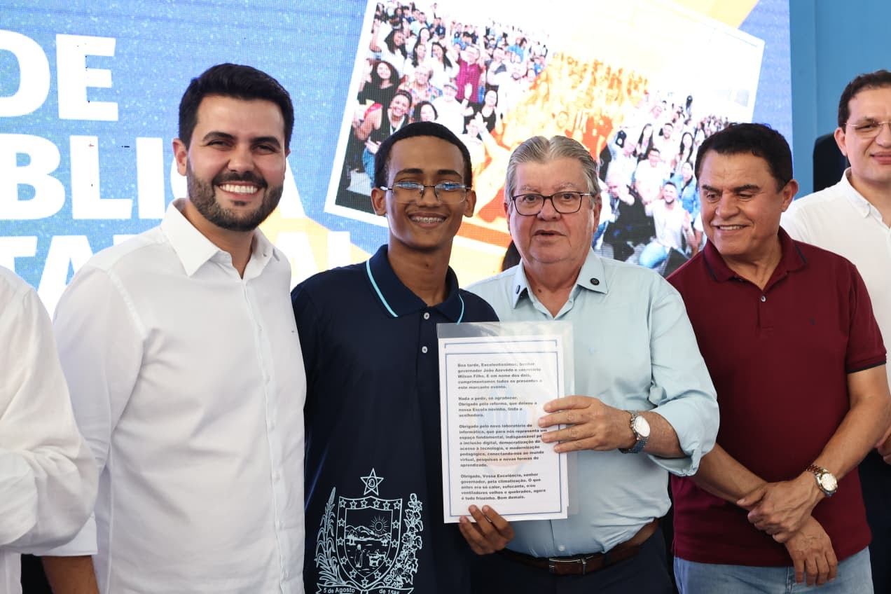 Governador João Azevêdo entrega reforma, ampliação e ginásio poliesportivo na escola Maria Bronzeado Machado em Mangabeira